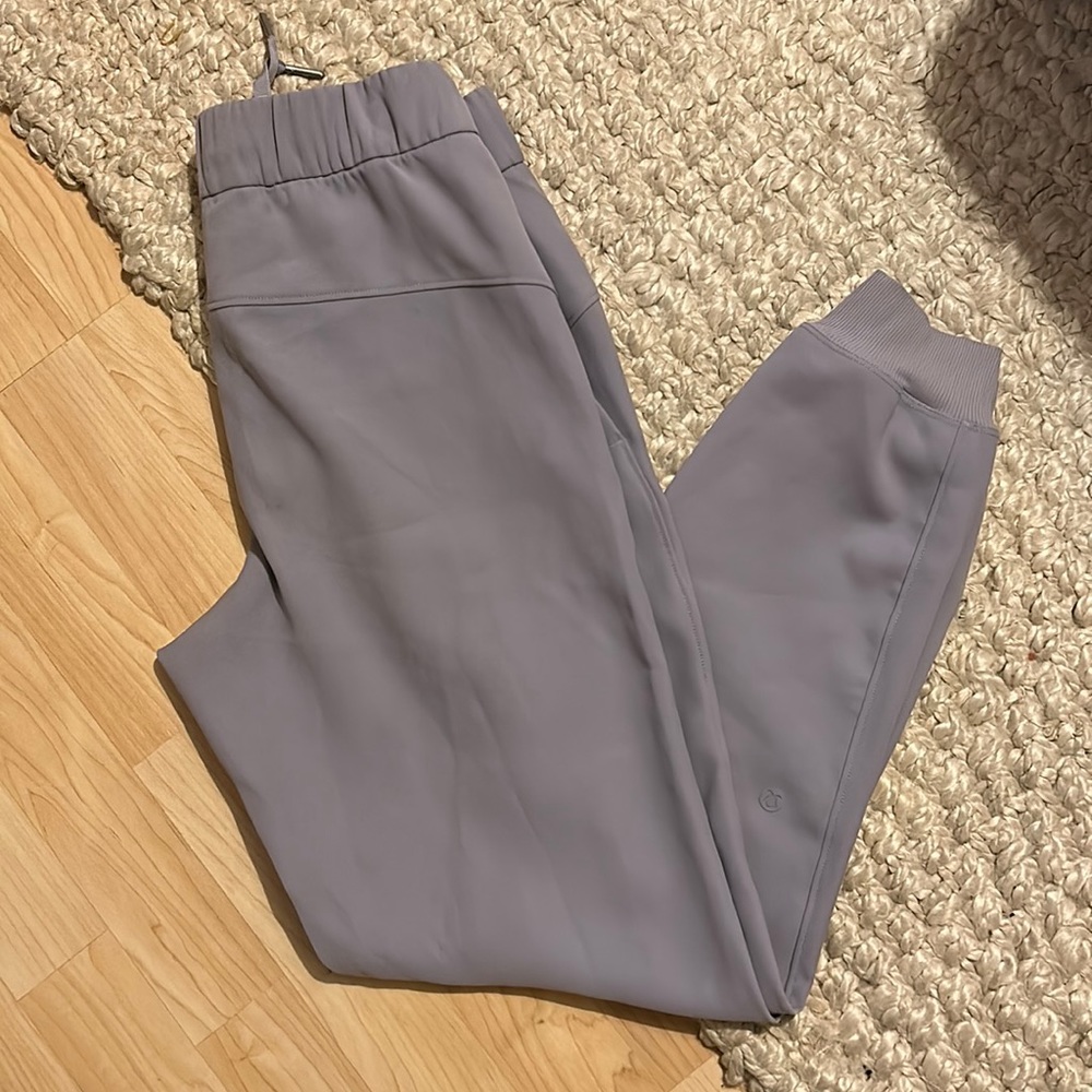 Lululemon on the fly jogger